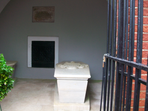 Tomb.2