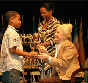 Highland View ES second ESOL student receiving an award
