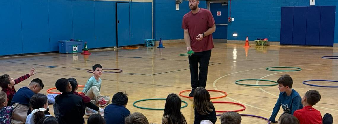 Elementary kids collaborating