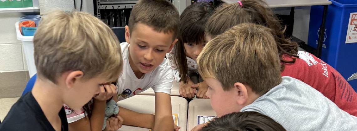 Elementary kids collaborating